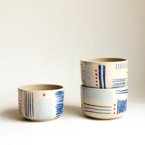 Handgjord cappuccinokopp "Midnight Blue" | Platt vit mugg | Keramisk kaffekopp utan handtag | Handgjord keramik | Unikt verk