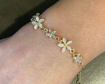 Dainty flower bracelet, pearl flowers, gold bracelet, minimalist