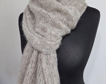 Handstickad alpackahalsduk