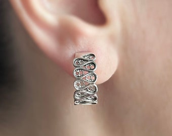 Aros estilo victoriano Huggie C de filigrana de plata, pendientes bohemios únicos de plata de ley 925, pendientes de filigrana bohemios hechos a mano artesanales para mujer, joyería