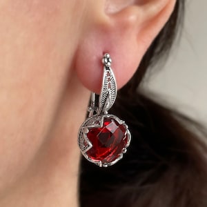 Robijnzilveren gotische bloemen dames oorbellen, 925 sterling rode kwarts edelstenen handgemaakte filigraan madeliefje bloem hangoorbellen sieraden