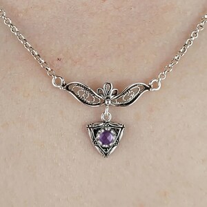 Amethist zilveren sierlijke Boho ketting hanger, 925 Sterling ambachtelijke handgemaakte filigraan bloemen sieraden, kleine driehoek charme ketting