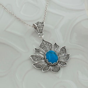 Türkis Silber Boho Lotus Floral Anhänger Halskette, 925 Sterling Silber Handwerker handgemachte filigrane Blume spirituelle Frauen Schmuck