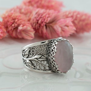 Rose Quartz Silver Boho Statement Ring, 925 Sterling Artisan Made Pink Quartz Jewelry, Handmade Leaf Detailed Filigree Floral Cocktail Ring