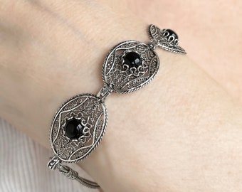 Pulsera gótica ovalada de plata y ónix negro para mujer, pulsera de plata de ley con piedra negra hecha a mano con filigrana Art Deco, joyería llamativa para chica gótica