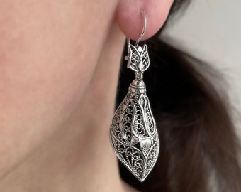 Orecchini A Pendente In Argento Sterling Con Fiore A TULIPANO, Fatto