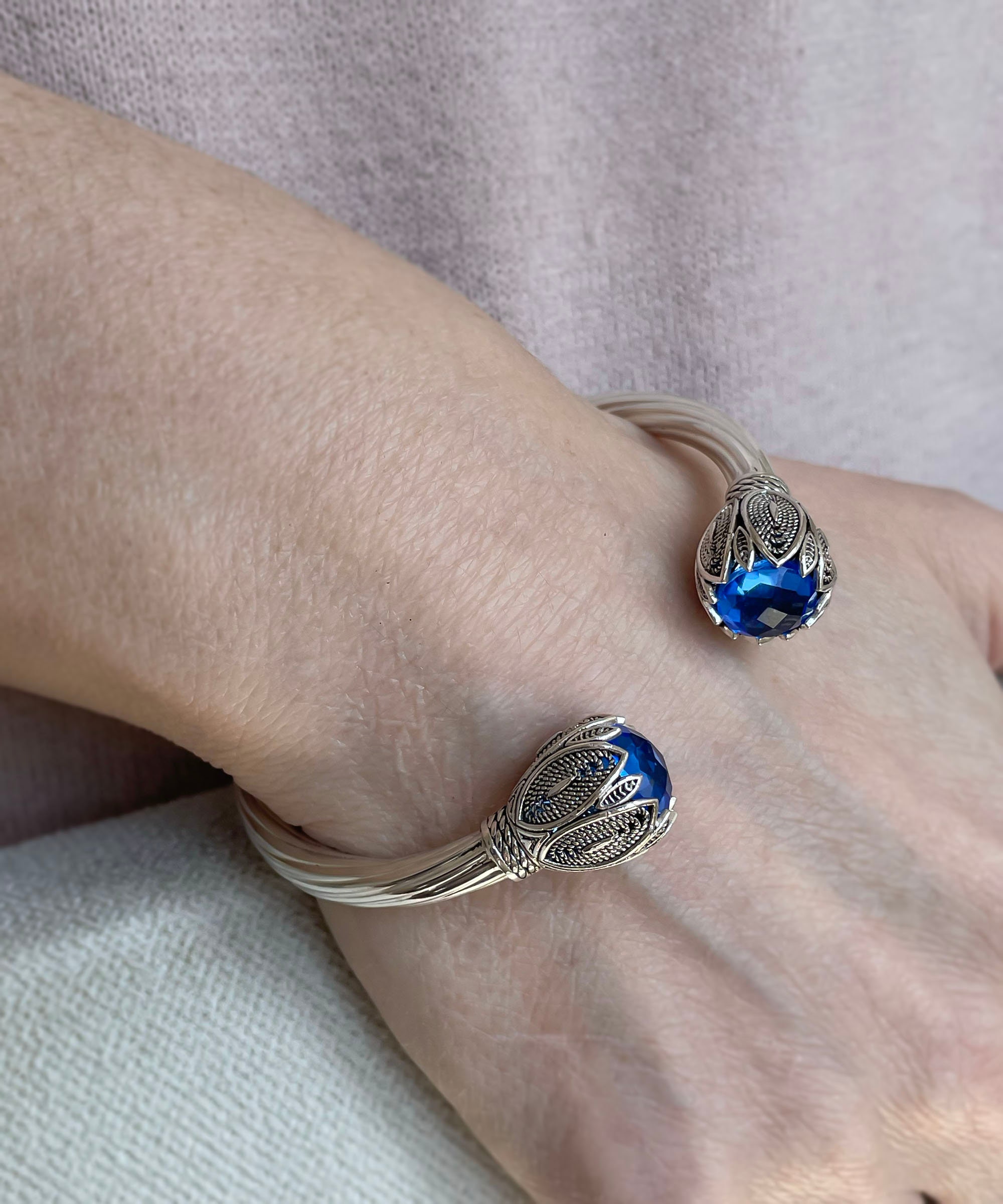 ブレスレット Blue Floral Stone Cuff Bracelet il_340x270.4000366728_rgst.jpg