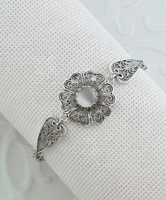 Bracelet Femme En Métal Argenté Filigrané Forme Fleur - Occasion, Style Délicat