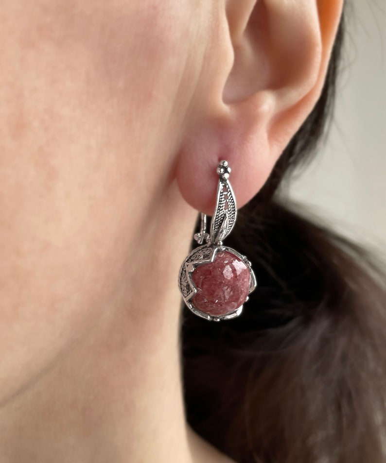 Rhodonite Gemstone