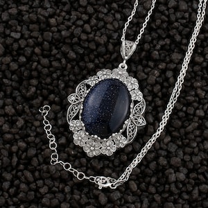 Silver Galaxy Blue Goldstone-hangerketting, handgemaakte bloemen filigraan ovale statementhanger met grote blauwe steen, 925 sterlingzilver