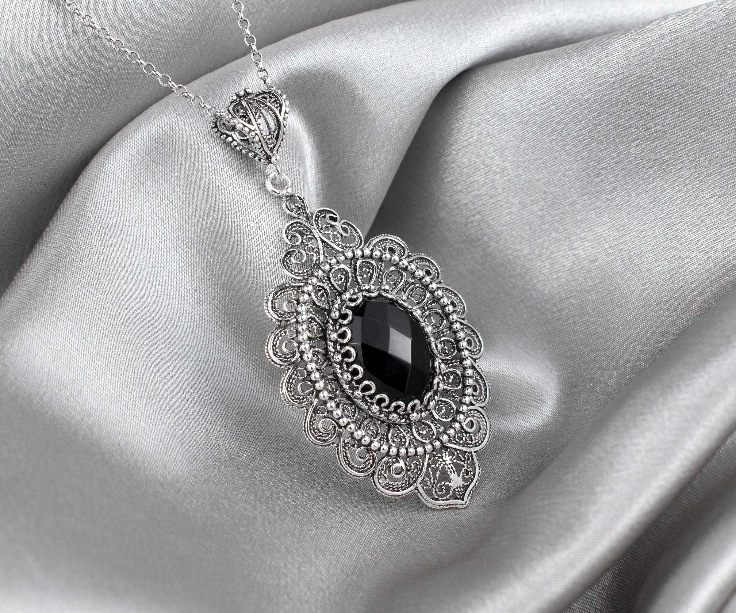 ☆関税込☆VINTAGE HOLLYWOOD★Black Oval Stone Necklace★ Black Onyx Silver Gothic Pendant Necklace, 925 Sterling