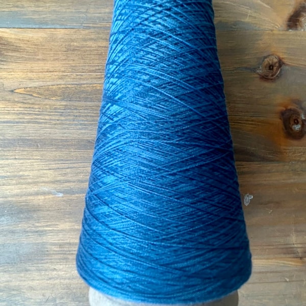 Cônes de soie de mûrier, fil de soie, fil de tissage, fil de soie teint - Cobalt