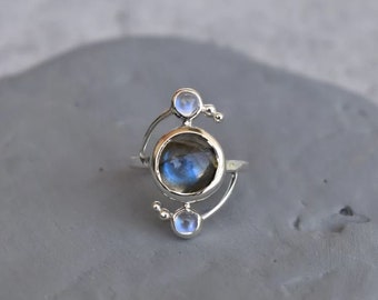 Natuurlijke Maansteen en Labradoriet ring, Blauwe flitsende twee edelsteen ring, Sterling zilveren labradoriet ring, Bruidsmeisje cadeau, Cadeau voor haar