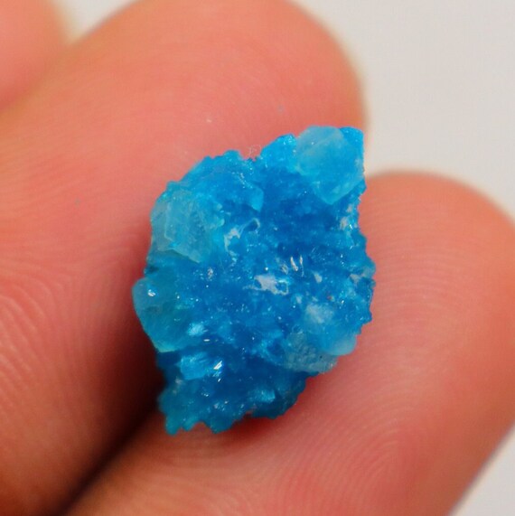 方解石結晶入りの希少ペンタゴナイト、ペンタゴナイト・カバンサイト