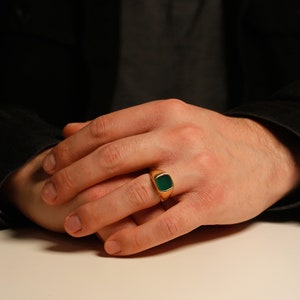 Anillo de ágata verde cojín para hombres, anillo de piedra de oro de 14K 18K para novio, anillo de plata para hombres, anillo de sello de piedras preciosas, joyería delicada, regalo único imagen 2