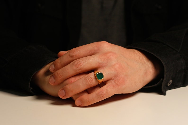 Anillo de ágata verde cojín para hombres, anillo de piedra de oro de 14K 18K para novio, anillo de plata para hombres, anillo de sello de piedras preciosas, joyería delicada, regalo único imagen 2