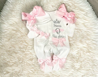 Newborn baby homecoming set, any name sleep suit/Babygrow hat, headband, scratch mittens  Personalised gift