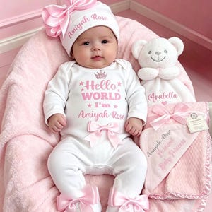 Nyfödd baby KOMPLETT SET Sparkdräkt, mössa, vantar och pannband. EXTRA: Lägg till en nallebjörn, filt, resväska, badmössa eller presentask. Andra bilden är original.