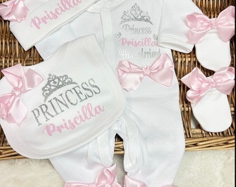 Newborn baby girl  homecoming set, bows  any name  Personalised gift