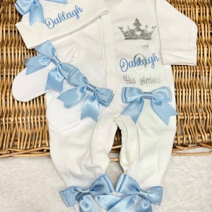 Newborn baby boy homecoming set, any name sleepsuit hat, scratch mitts Personalised gift plain blue bows image 1