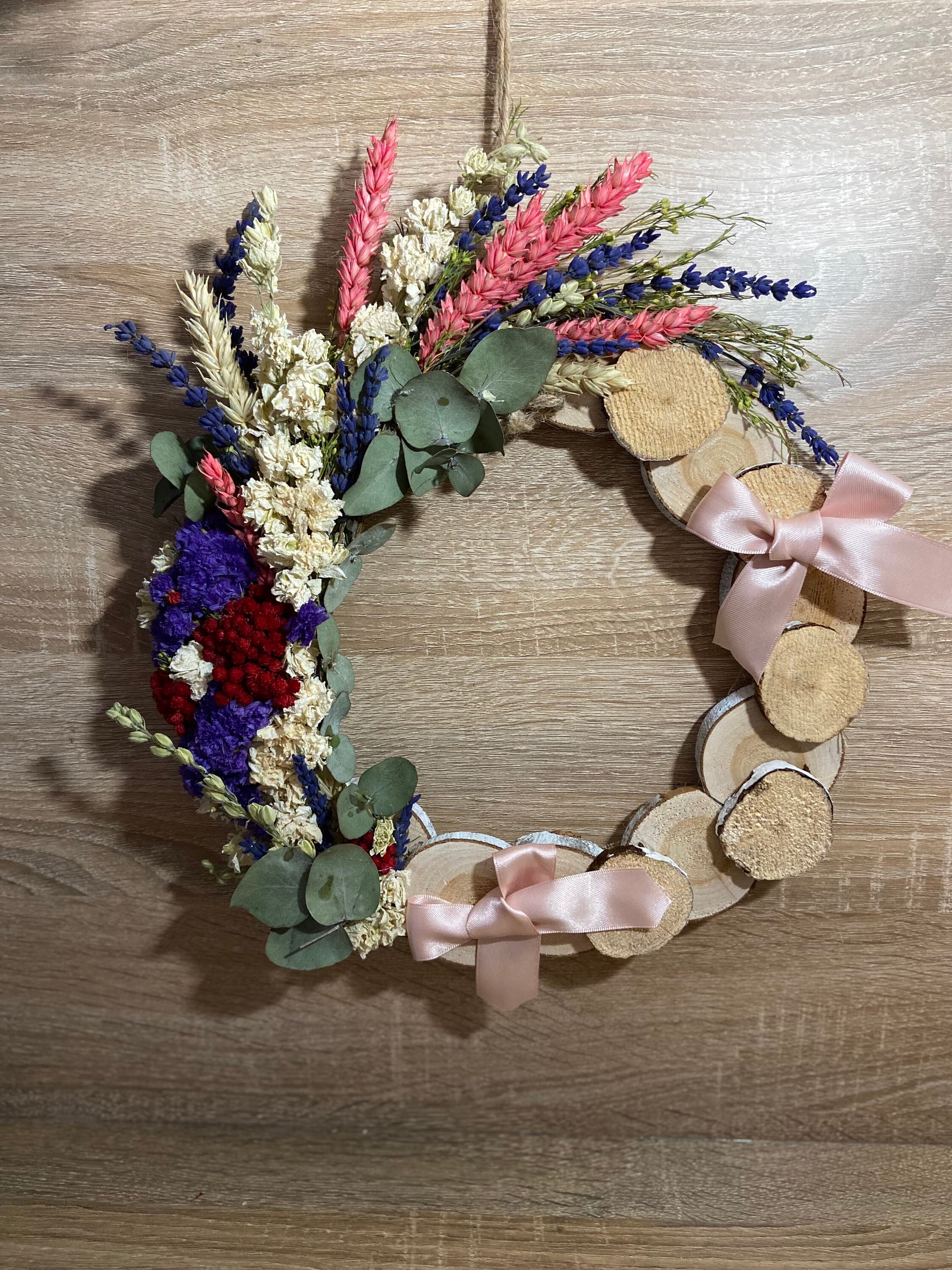 Couronne de Fleurs Séchées et Rondins Bois