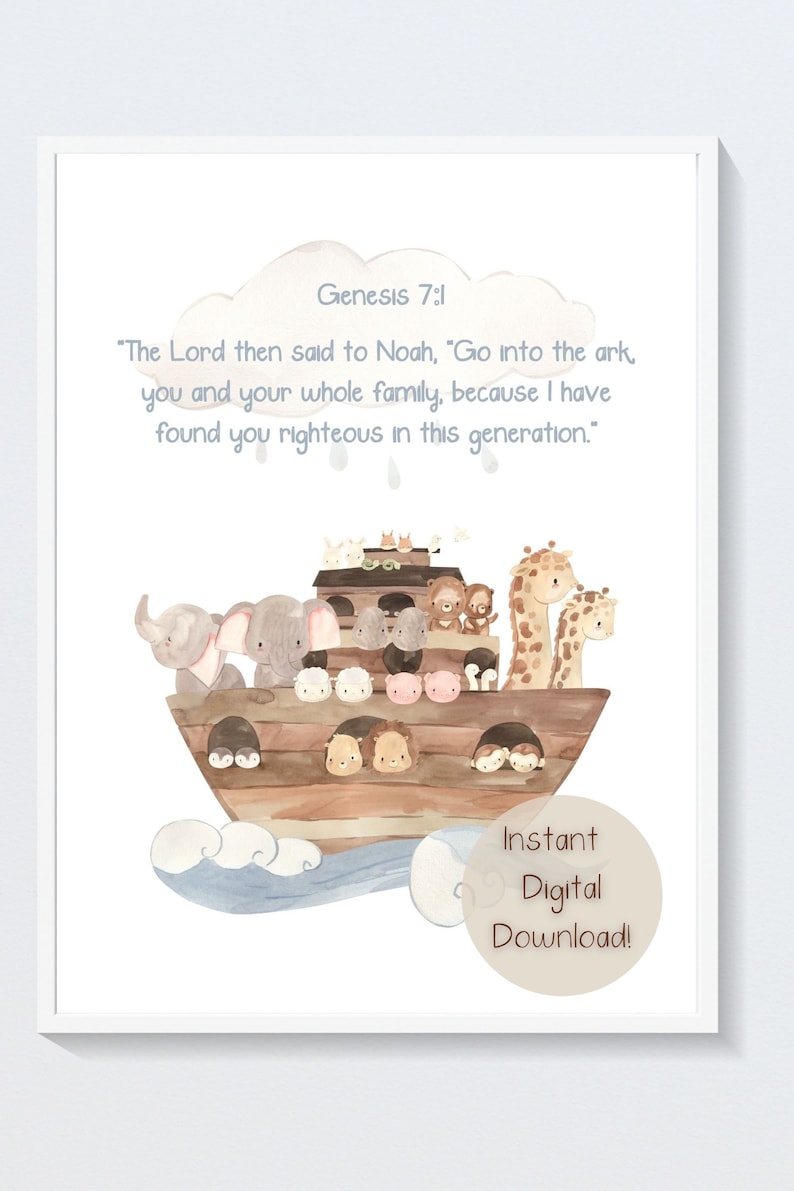 Op de afbeelding: Een aquarel-illustratie van Noachs Ark met dieren aan boord. De ark is bruin en van hout met een blauwe lucht en witte wolken erboven. De tekst "Genesis 7:1" en een Bijbelvers zijn in de afbeelding opgenomen.
