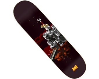 Puede incluir: Una patineta con una cubierta burdeos oscuro que presenta una ilustración pixelada de una espada y un castillo sobre un fondo rojo y naranja. La palabra "JAI" está impresa en naranja en la parte inferior.