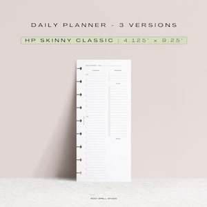 Op de afbeelding: Een zwart-witte dagelijkse planner met een eenvoudig ontwerp. De planner is 4,125 inch bij 9,25 inch en is gemarkeerd als "HP Skinny Classic".