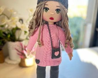 Muñeca de crochet con mascota, Muñeca amigurumi hecha a mano
