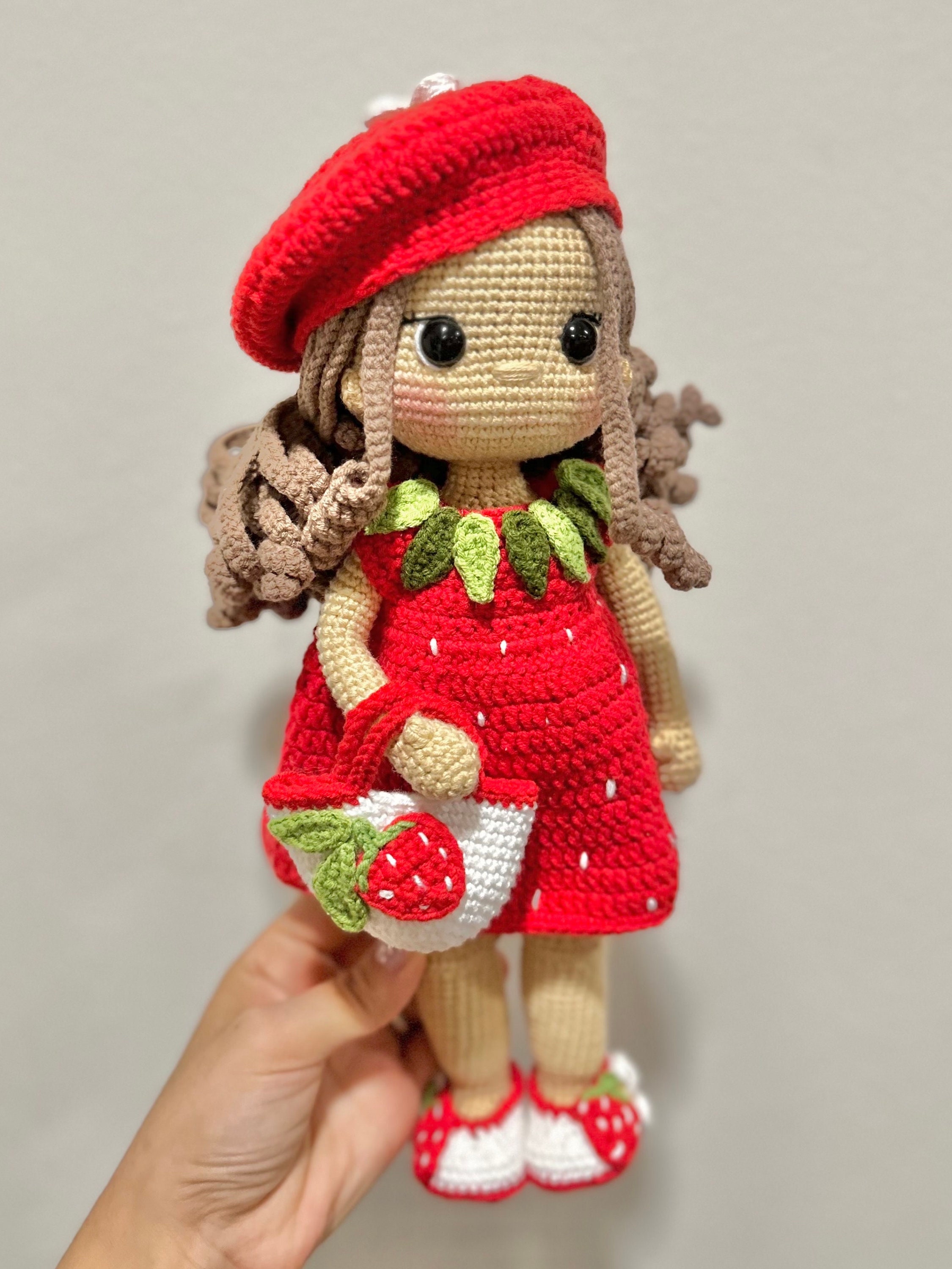 Клубничка крючком