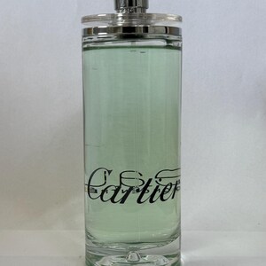 Eau de Cartier Concentrée Eau de Toilette 200 ml Füllstand wie auf dem Bild.