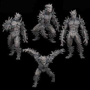 Puede incluir: Cuatro figuras de monstruos grises con protuberancias puntiagudas. Las figuras están en varias poses, incluyendo de pie, en cuclillas y con los brazos extendidos. Las figuras tienen una apariencia texturizada, similar a la corteza, sobre un fondo negro.