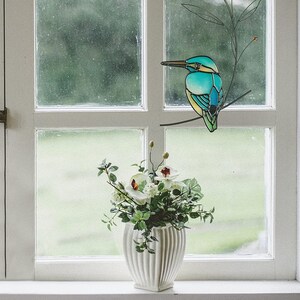 Niedliche grüne Glasmalerei Metall Vogel Wandbehang Entzückende Cling Anhänger Suncatcher Figur Ornament Kunst Wohnkultur Akzent, Büro, Veranda Bild 6