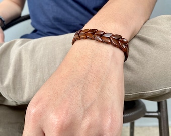 Handmade Kokka Wood Bracelet: Elegant Beaded Design