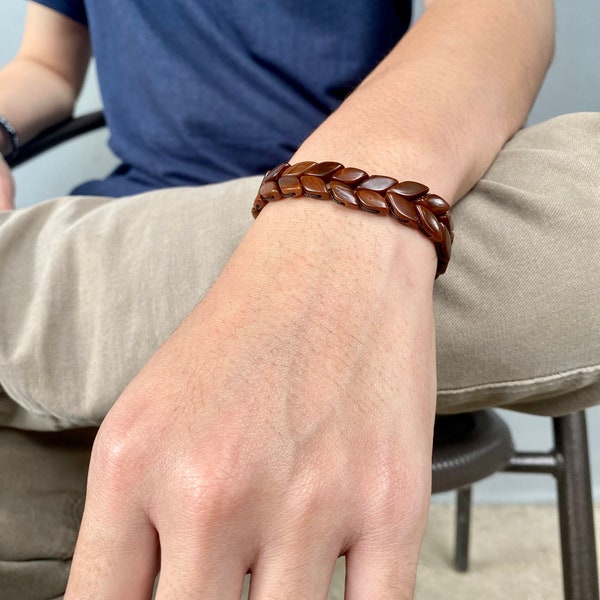Handmade Kokka Wood Bracelet: Elegant Beaded Design