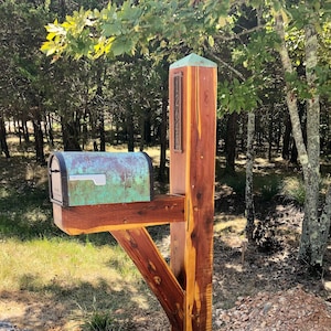 Paletto per cassetta postale in cedro con cassetta postale in rame - Falegnameria a mortasa e tenone