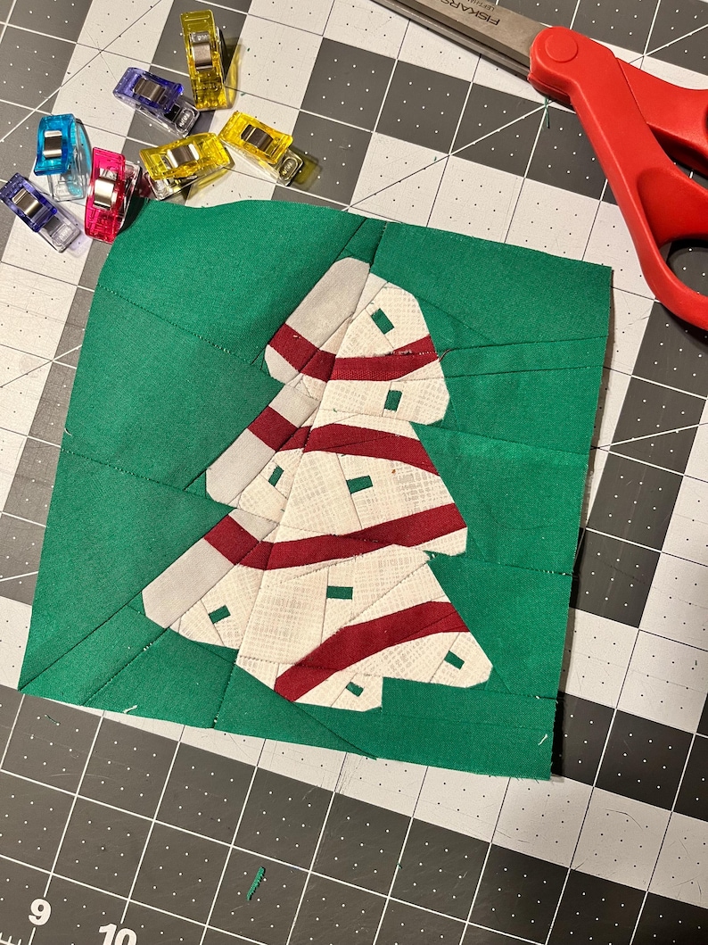 Foundation Paper Pieced Quilt Block Pattern - Christmas Tree Cake | 6 ...