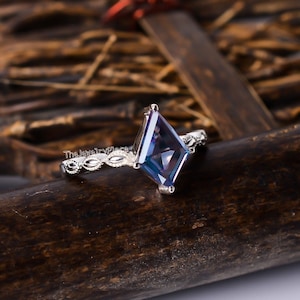 Kite Cut Alexandrite Ring- 925 Sterling Silver Ring- Engagement Ring- Promise Ring- Color Changing Stone June Birthstone- Gift For Her