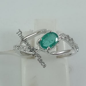 Dainty Emerald ring, natural emerald ring, emerald ring for women, emerald stacking ring, unique vintage emerald ring,emerald solitaire ring