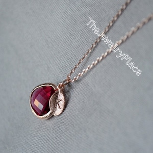 Hermoso collar de rubí hecho a mano, collar de dama de honor, collar de piedra de nacimiento de julio, collar inicial personalizado, regalo de cumpleaños para ella, rubí