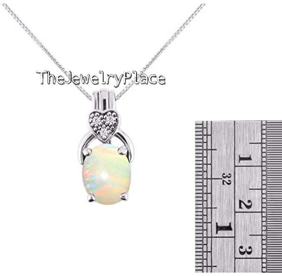 Collana con ciondolo minimalista in opale bianco: ciondolo in argento sterling - Italia Collana con ciondolo minimalista in opale bianco: ciondolo in argento sterling - Italia