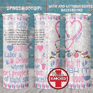 K&ouml;nnte beinhalten: Ein wei&szlig;er Becher mit einem rosa-blauen Glitzerhintergrund. Der Becher zeigt ein Stethoskop mit einem Herzen, einen Storch, der ein Baby tr&auml;gt, und den Text "Labor and Delivery Nurse" und "Push It Good".