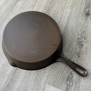 Vollrath #8 Stekpanna, omärkt, restaurerad och trippelkryddad