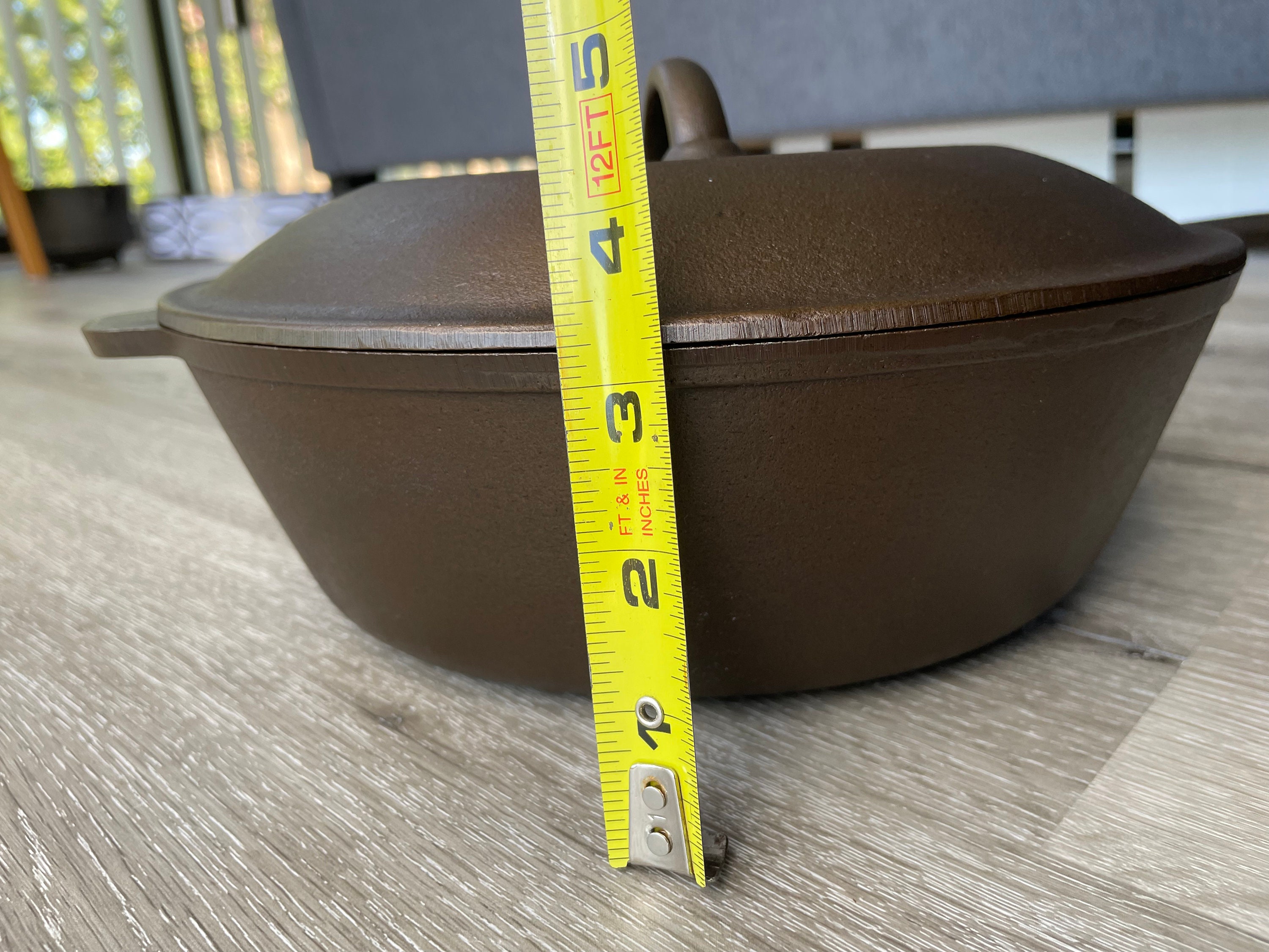 Any idea on this big guy? 3 notch Lodge #10, it's huge with high walls like  a chicken fryer, but I can only find anything about chicken fryer #8s : r/ castiron