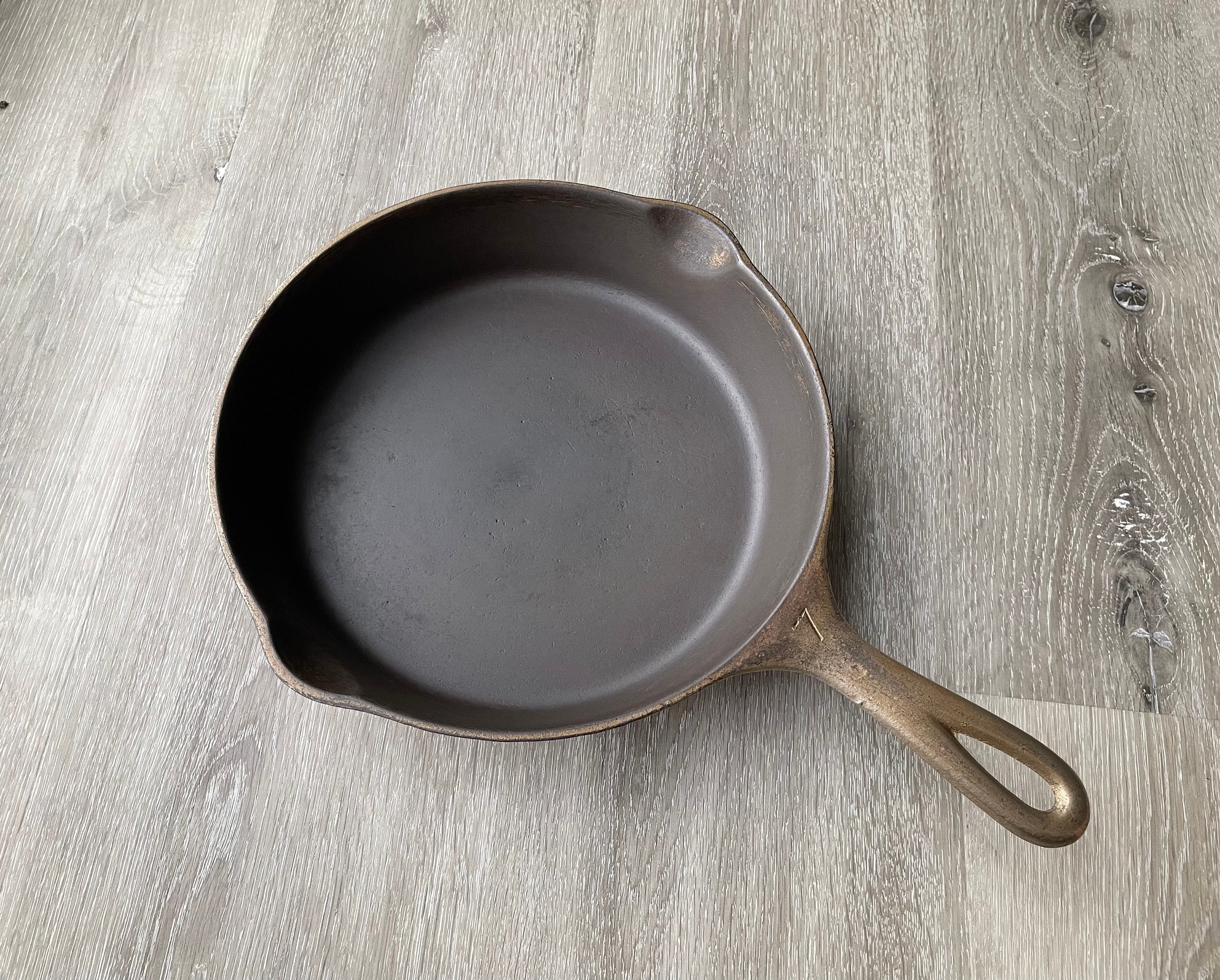 Wagner Ware #7 スキレット、ヒートリング、メッキ、1057 H、修復済み