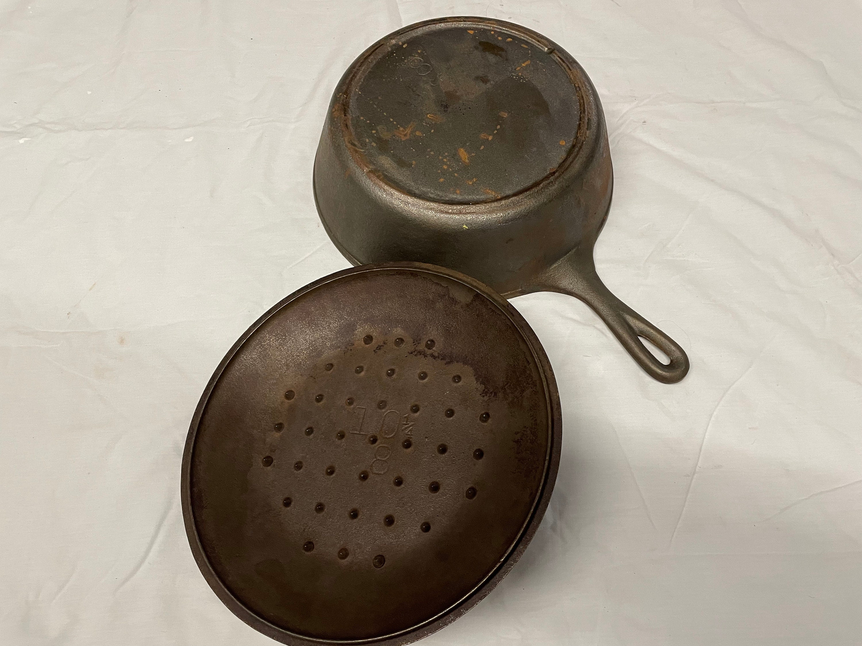 Sold at Auction: Vintage Unmarked Lodge? No. 8 Cast Iron Chicken Fryer w/ 3  Notch Heat Ring