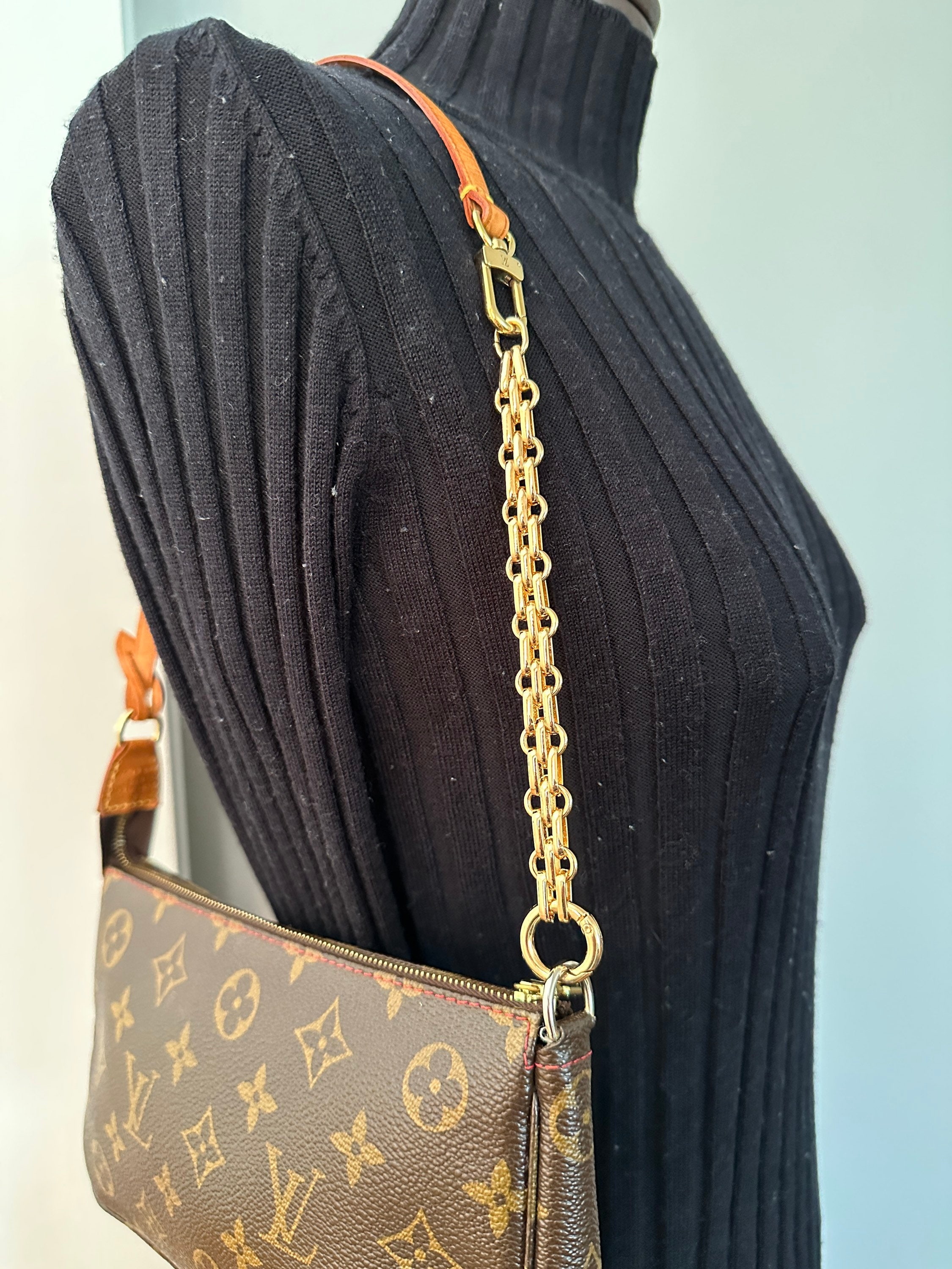 I'm looking for a shorter crossbody chain for my mini pochette, like the  one in this online pic I found. Anyone has any recommendations? Thank you  🙏 : r/Louisvuitton