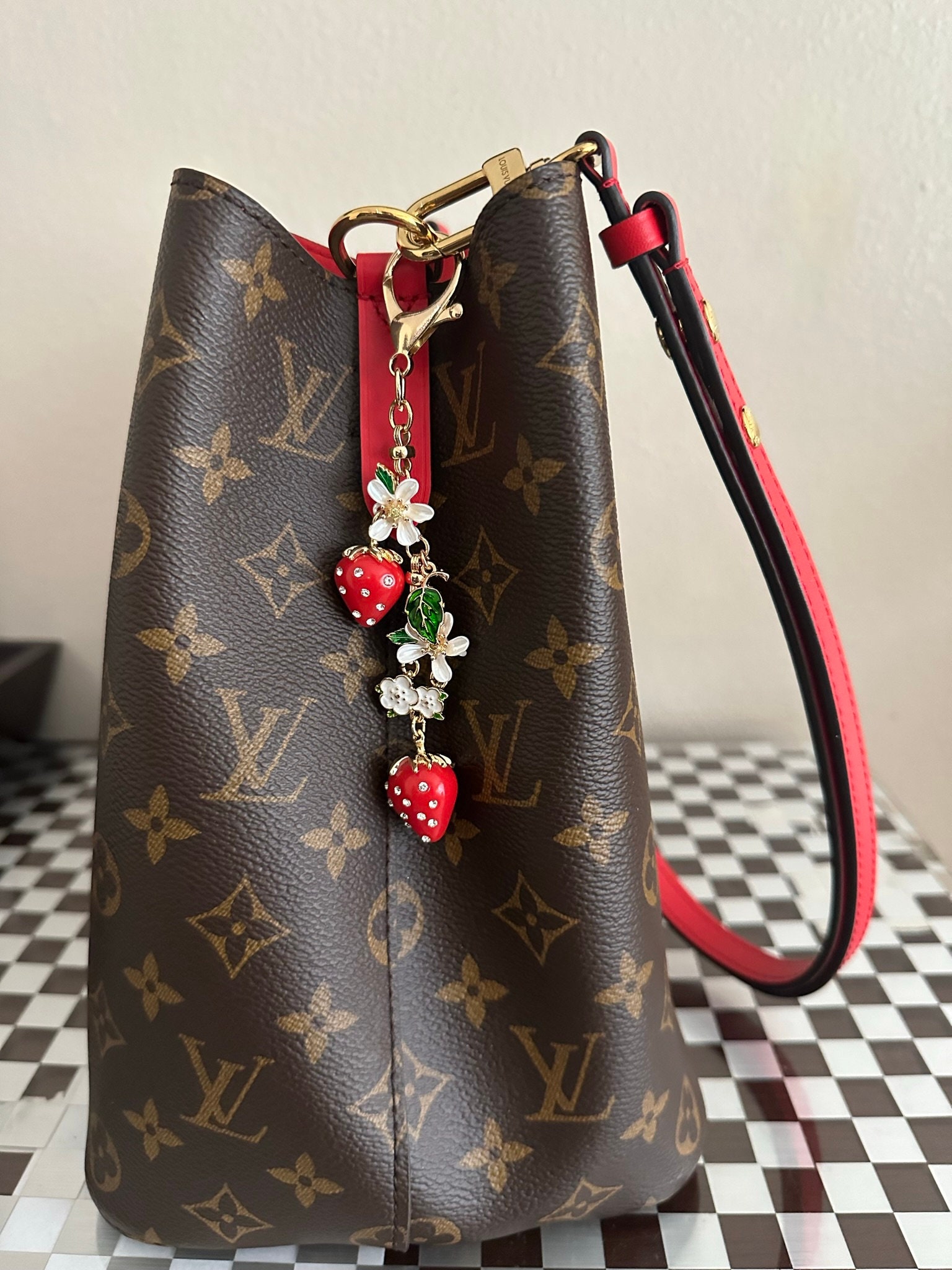 How to tie bow on a Louis Vuitton Speed Bag - The Dahlia look 