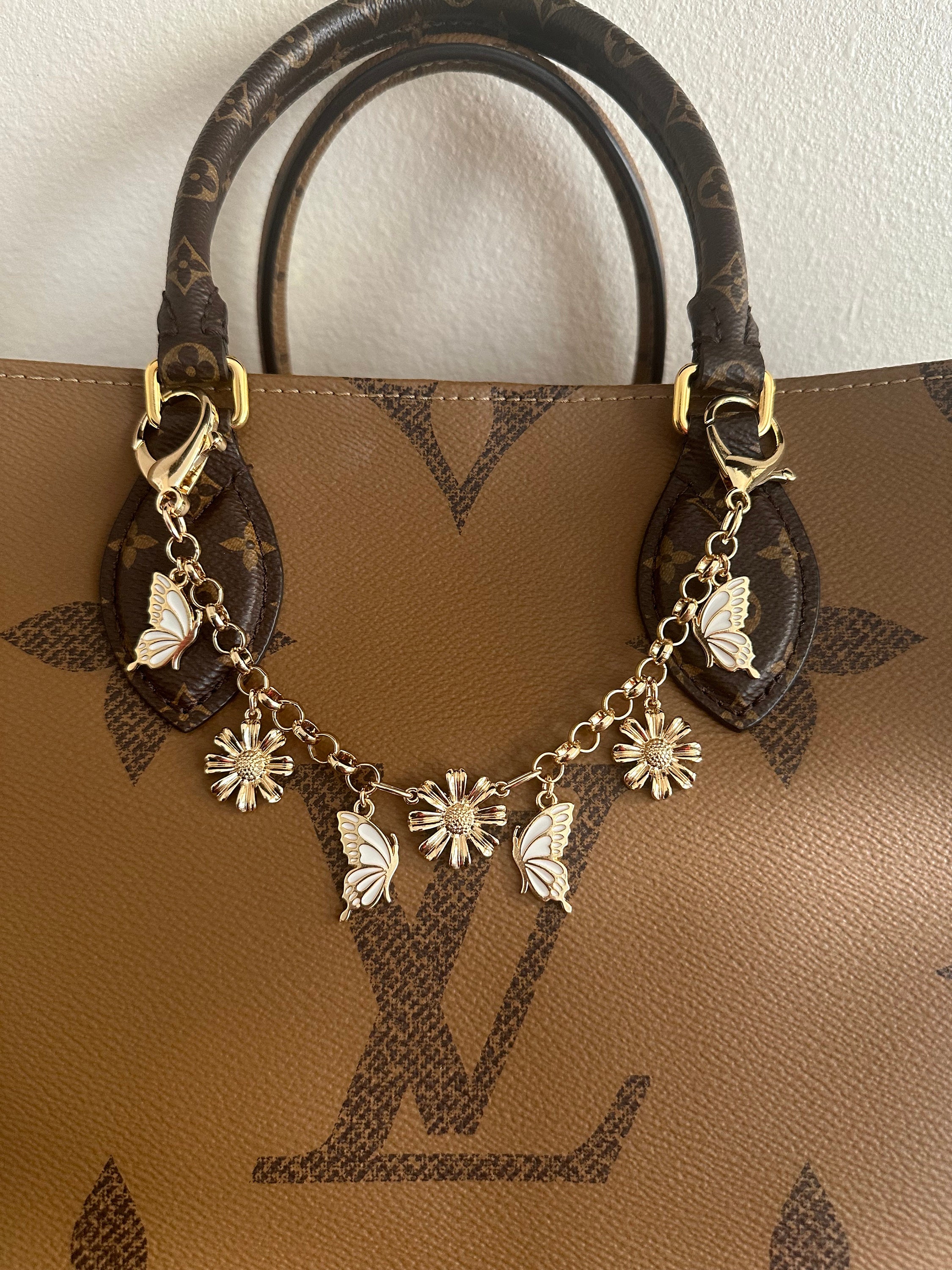 Bag charm/ chain charm with butterflies and daisies