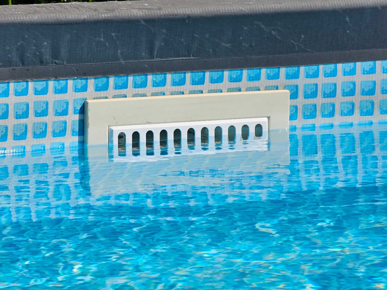 Grille De Protection Pour Skimmer Piscine - Anti Feuilles & Débris - Matière PP Résistante - Poteau Télescopique